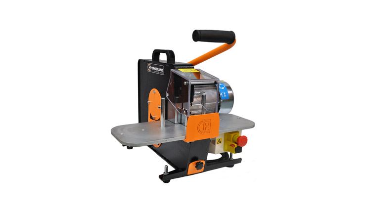 Machines de découpe de flexibles, utilisées en atelier