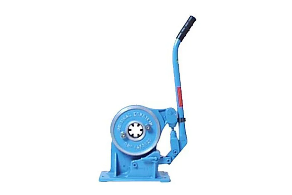 Sertisseuse à levier pour flexibles UPS-3